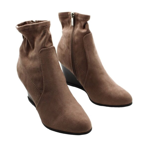 Journee Collection Ankle Boots - Picture 1 of 8